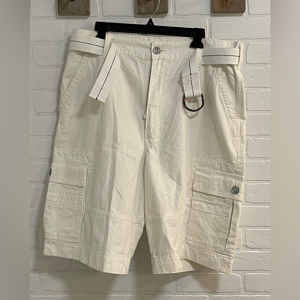 Men’s Levi’s size 36 white cargo shorts